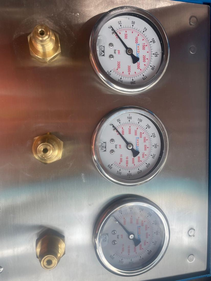 Pressure test gauge panel