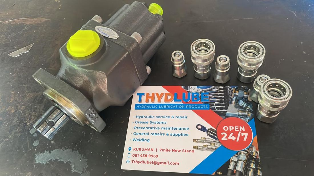 Hydraulic pump and quick-release couplings